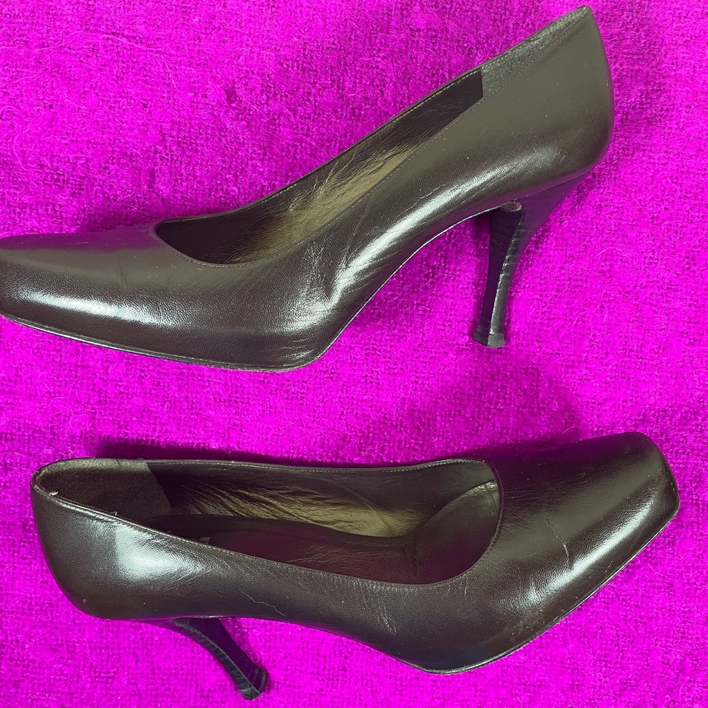 Stuart Weitzman Solid Brown Square Toe Heels 8.5m - image 1